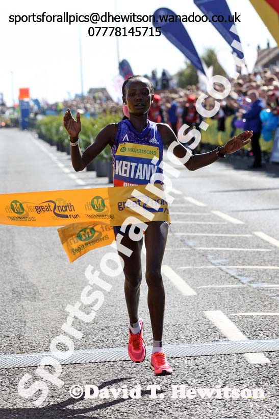 Mary Keitany wins the womens Morrisons Great North Run. Photo: David T. Hewitson/Sports for All Pics
